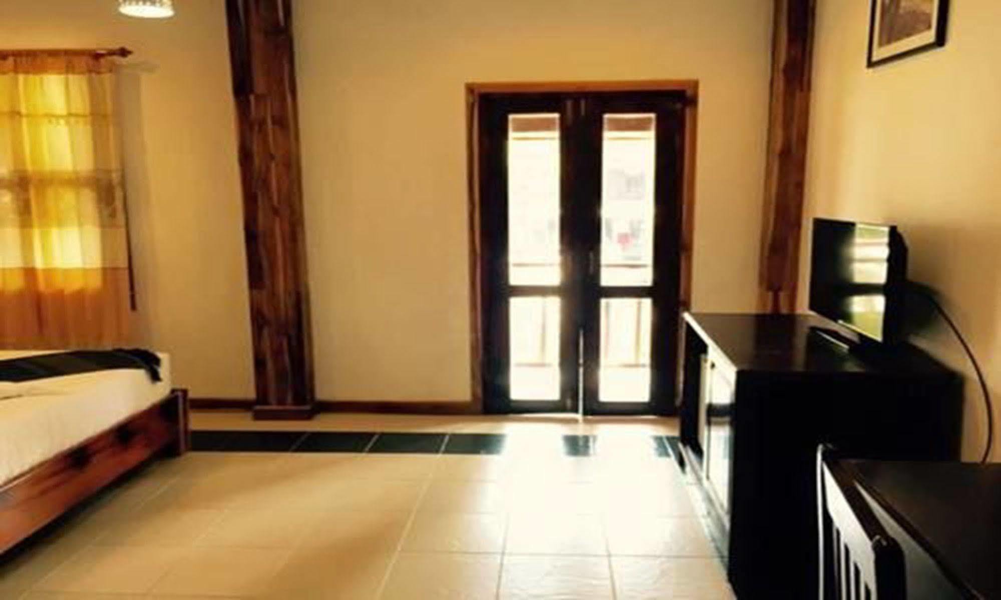 Luang Prabang Oasis Hotel מראה חיצוני תמונה